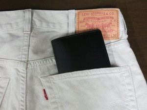 ズボンのポケット 財布の写真